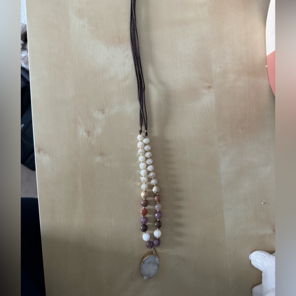 LONG CRYSTAL LEATHER NECKLACE - Picture 2 of 3